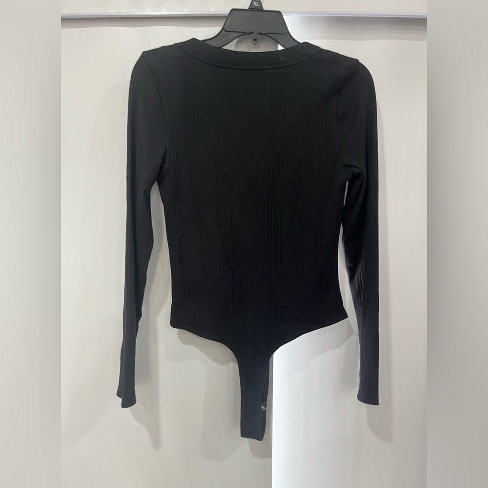 Steve Madden Black Ribbed V-Neck body - Picture 4 of 7